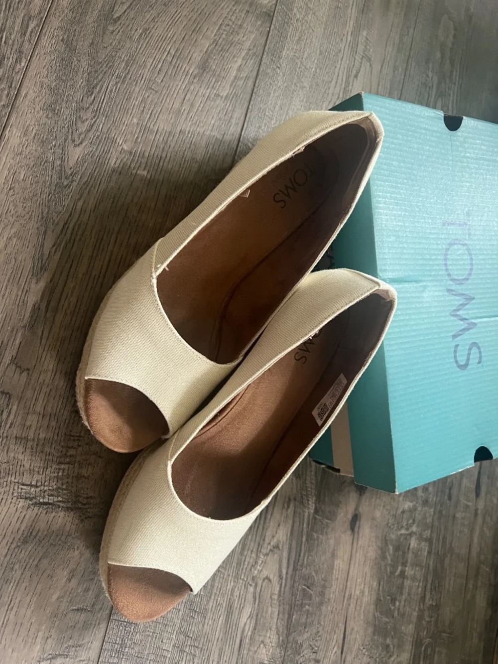Tom’s wedge heels in cream with gold metallic fleck size 8, worn once!